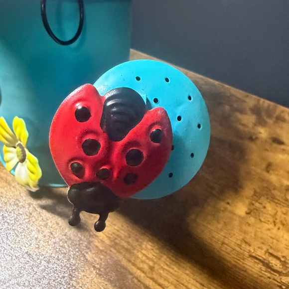 Birdhouse - Watering Can Adorned with Ladybug & Flowrs - Picture 5 of 5